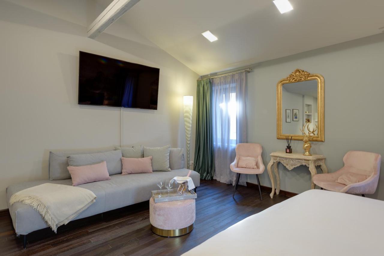 Palazzo Duomo Suites In Udine Center Exterior photo